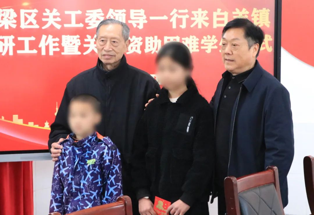 铜梁区关工委：爱心接力助困境学生圆梦