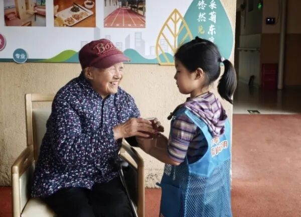 南岸区：&ldquo;一老一小&rdquo;双向奔赴 解锁孝老敬亲温情新范式